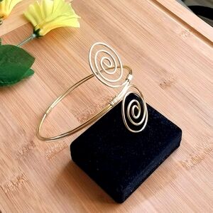 1PC Beautiful African Brass Spiral Arm Bracelet